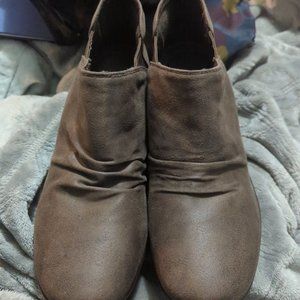Women's size 11 Skechers wedge boots